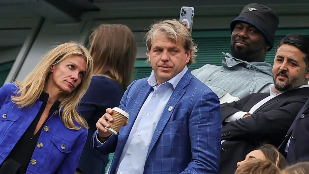 على غرار "سيتي جروب".. مالك تشيلسي يجري مفاوضات لشراء أندية في البرازيل والبرتغال