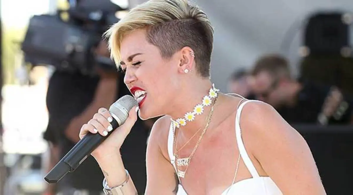 مايلي سايرس تنشر صورا بعد خروجها من المستشفى