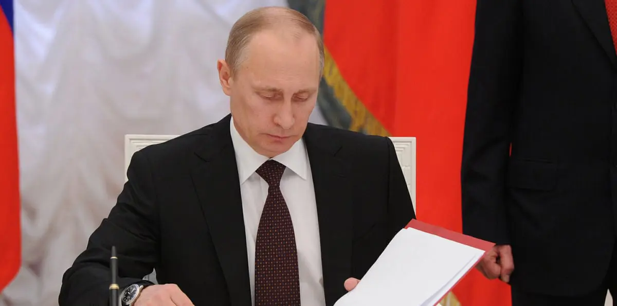 بوتين يوقع اتفاق قاعدة جوية مكرسًا الوجود الروسي في سوريا لنصف قرن‎