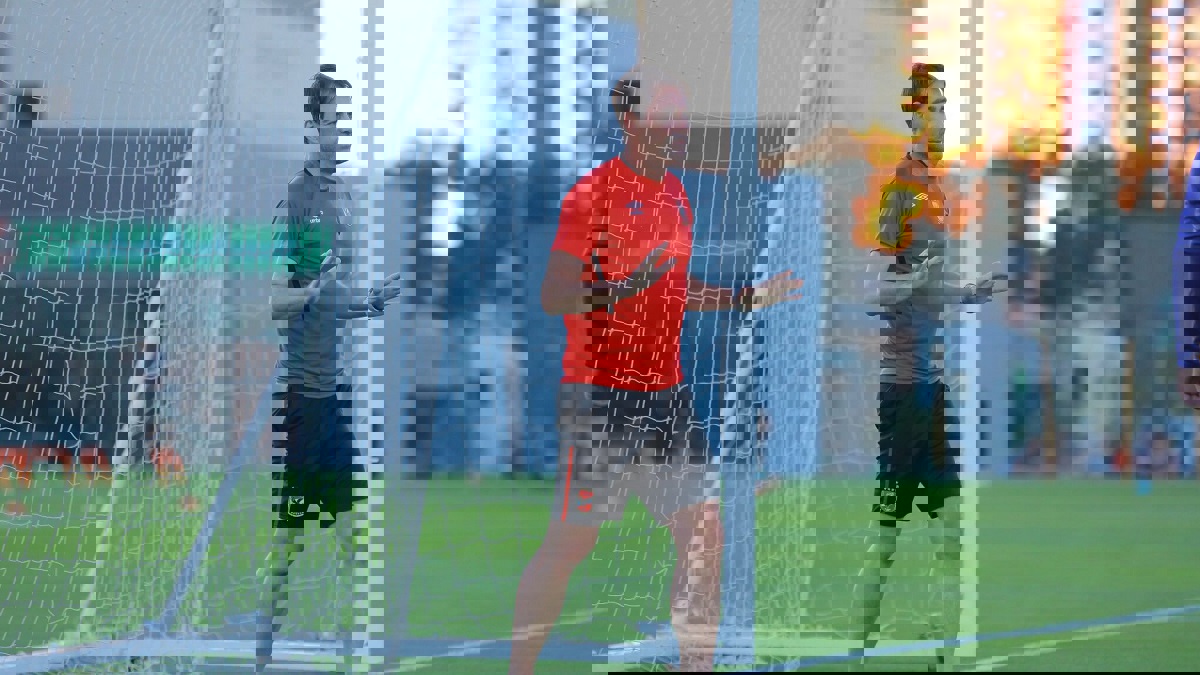 موجز أخبار الأهلي والزمالك: المهاجم الأجنبي يفجر الصدام في القلعة الحمراء.. وكارتيرون يطلب حل أزمة النقاز