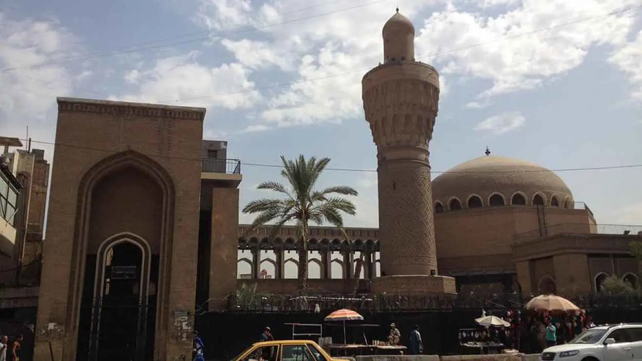 جامع الخلفاء في بغداد.. منارة عباسية صامدة في وجه الزمن (صور)