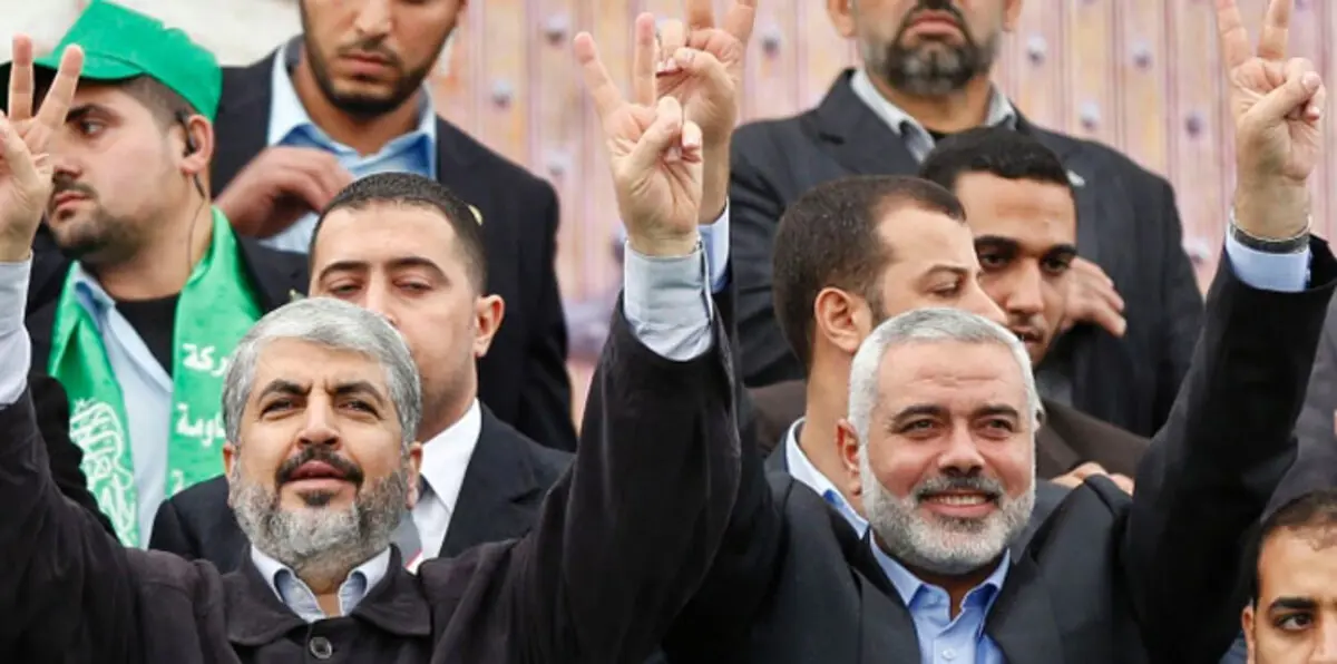 خبراء: إسرائيل تعزز نفوذ حماس بإدخال الأموال القطرية