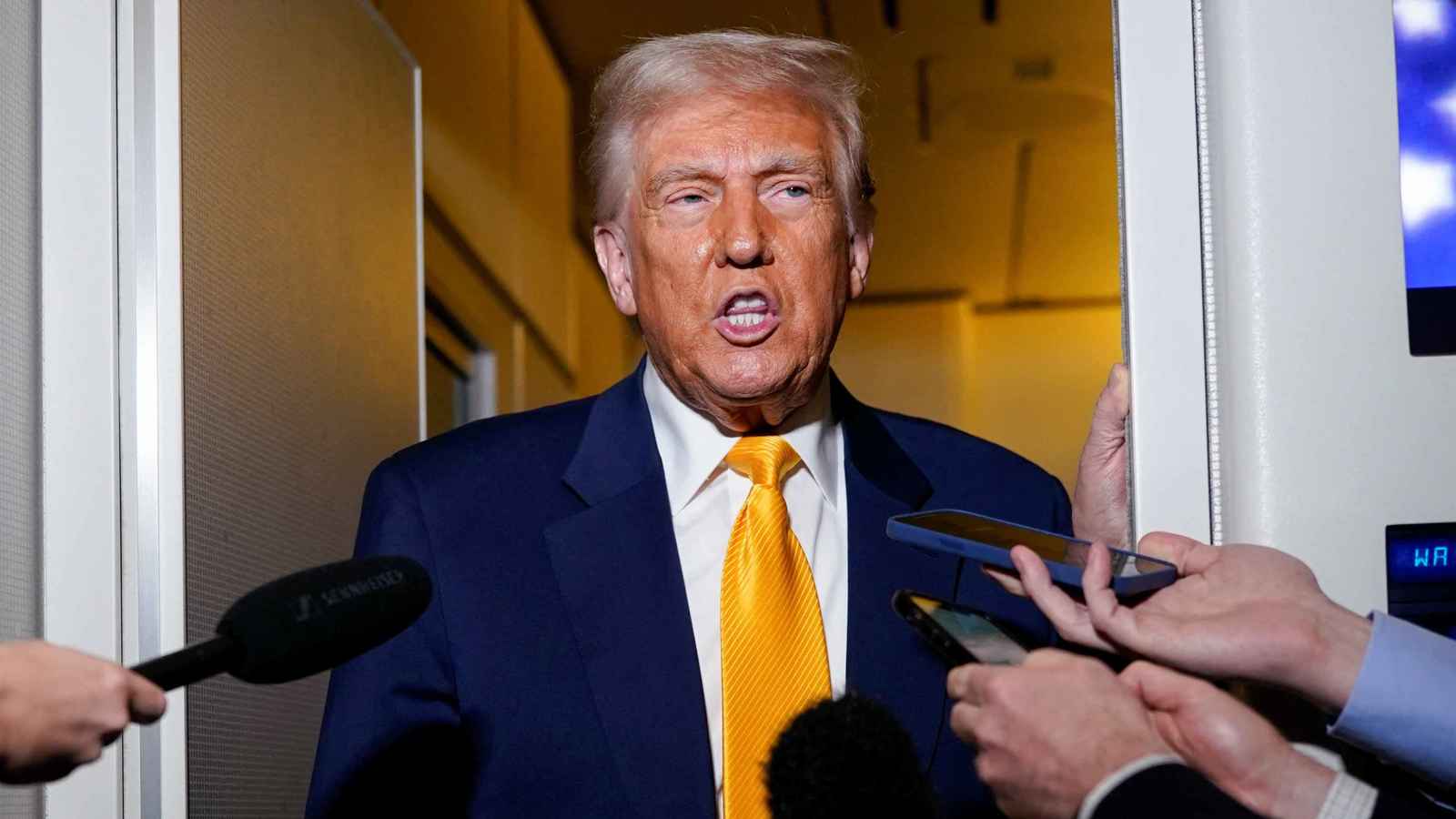 ترامب يهدد طهران: "الضربة النووية" على الطاولة