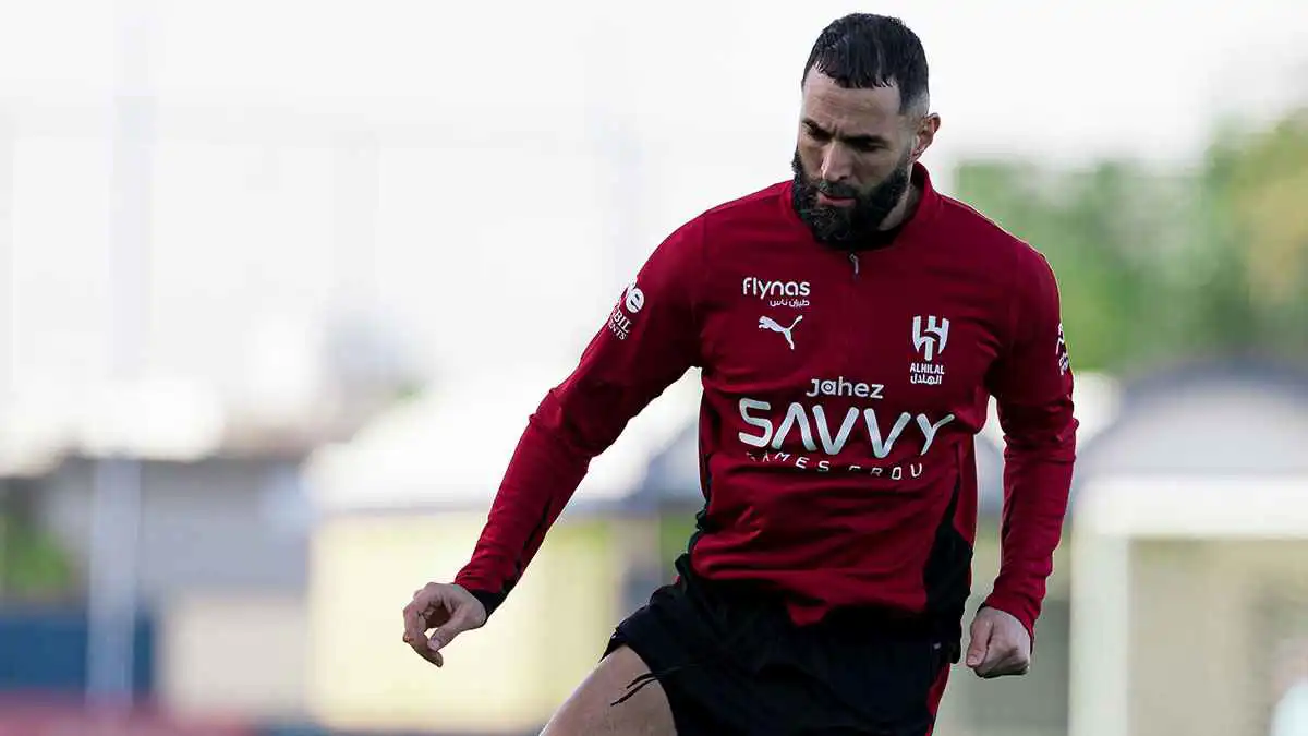 هل ينوي الهلال السعودي التخلي عن بنزيما؟