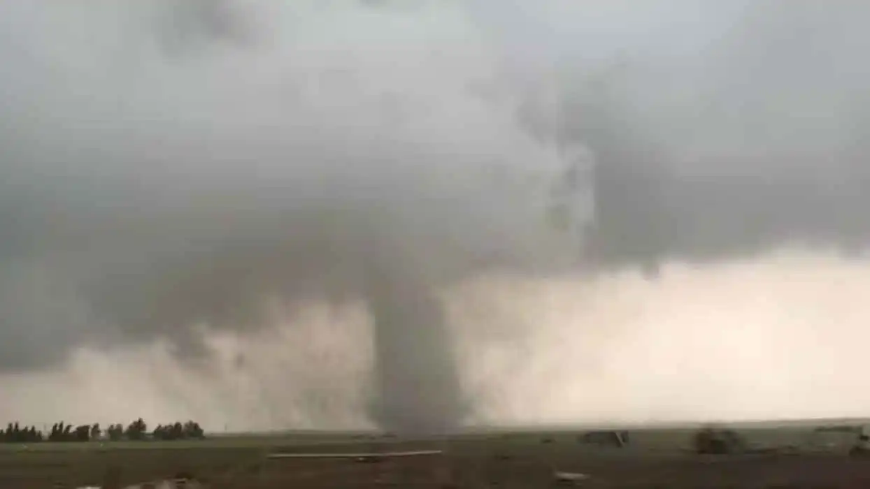 5 وفيات و130 جريحاً في زوبعة عنيفة جنوبي البرازيل (فيديو)