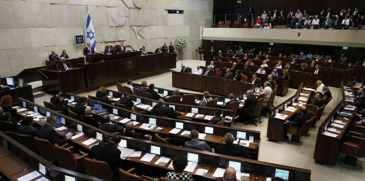 مشادة بين أحمد الطيبي ونائب إسرائيلي في مطار "بن غوريون"