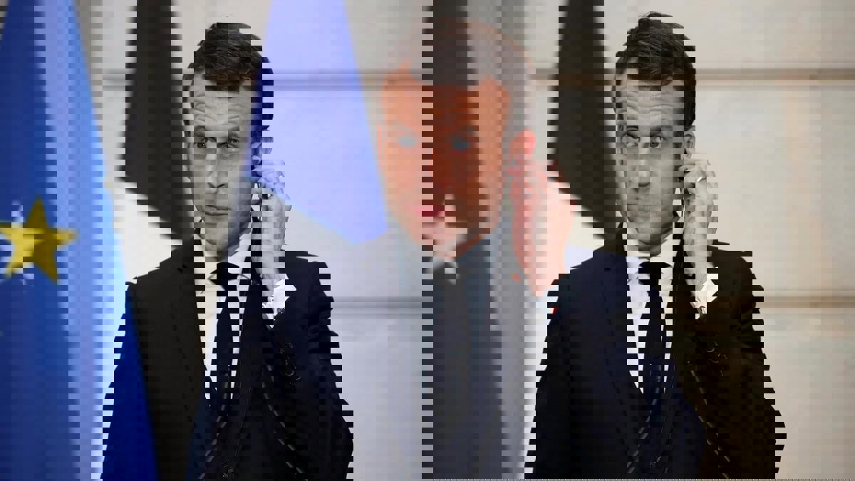 ماكرون يدعو لجمع دول جوار ليبيا لحل أزمتها السياسية