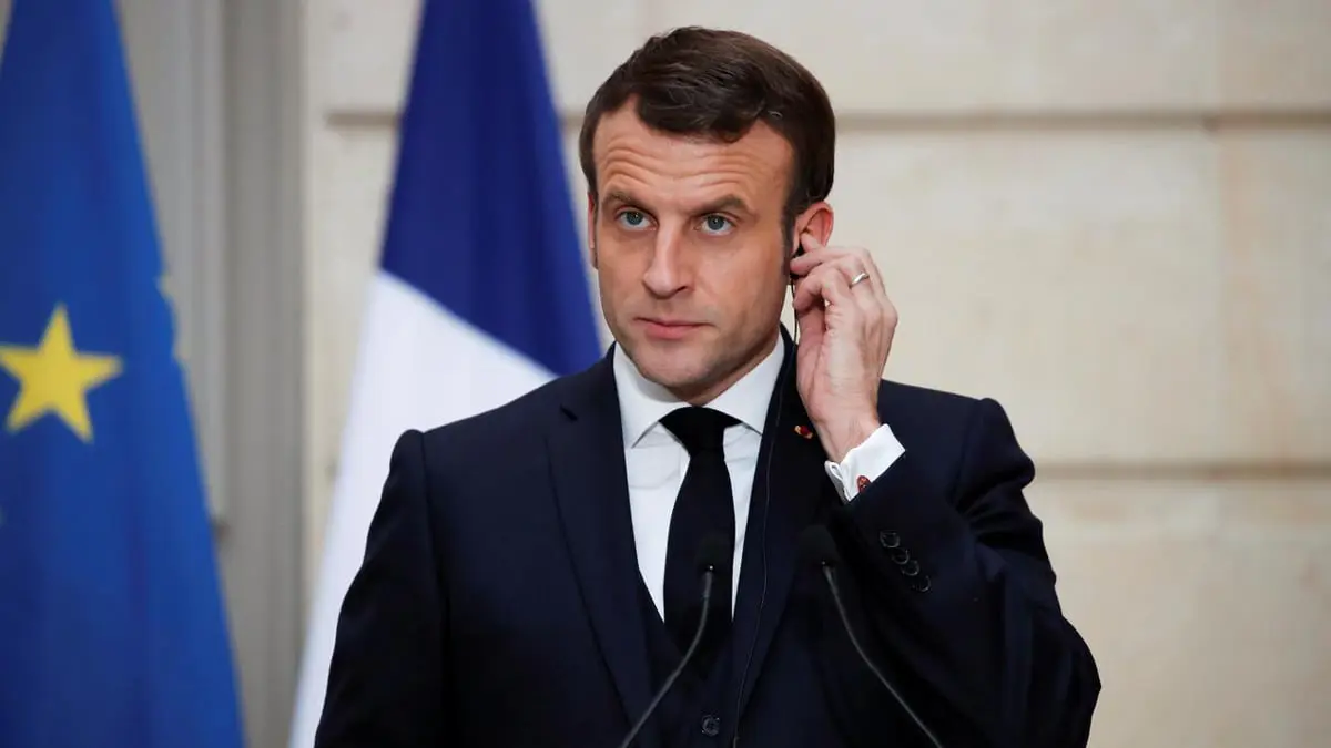ماكرون يدعو لجمع دول جوار ليبيا لحل أزمتها السياسية