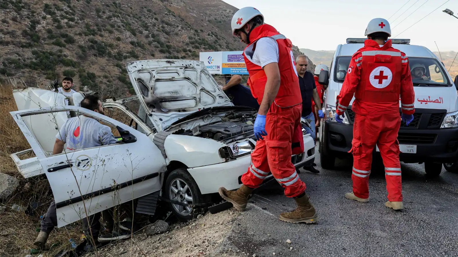 إصابات بغارة إسرائيلية استهدفت مركبة في قضاء صور جنوبي لبنان (فيديو وصور)