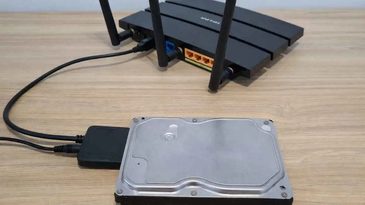 تأثير على الأداء والأمان.. لماذا لا يفضل توصيل الأقراص الصلبة بـ"الراوتر"؟