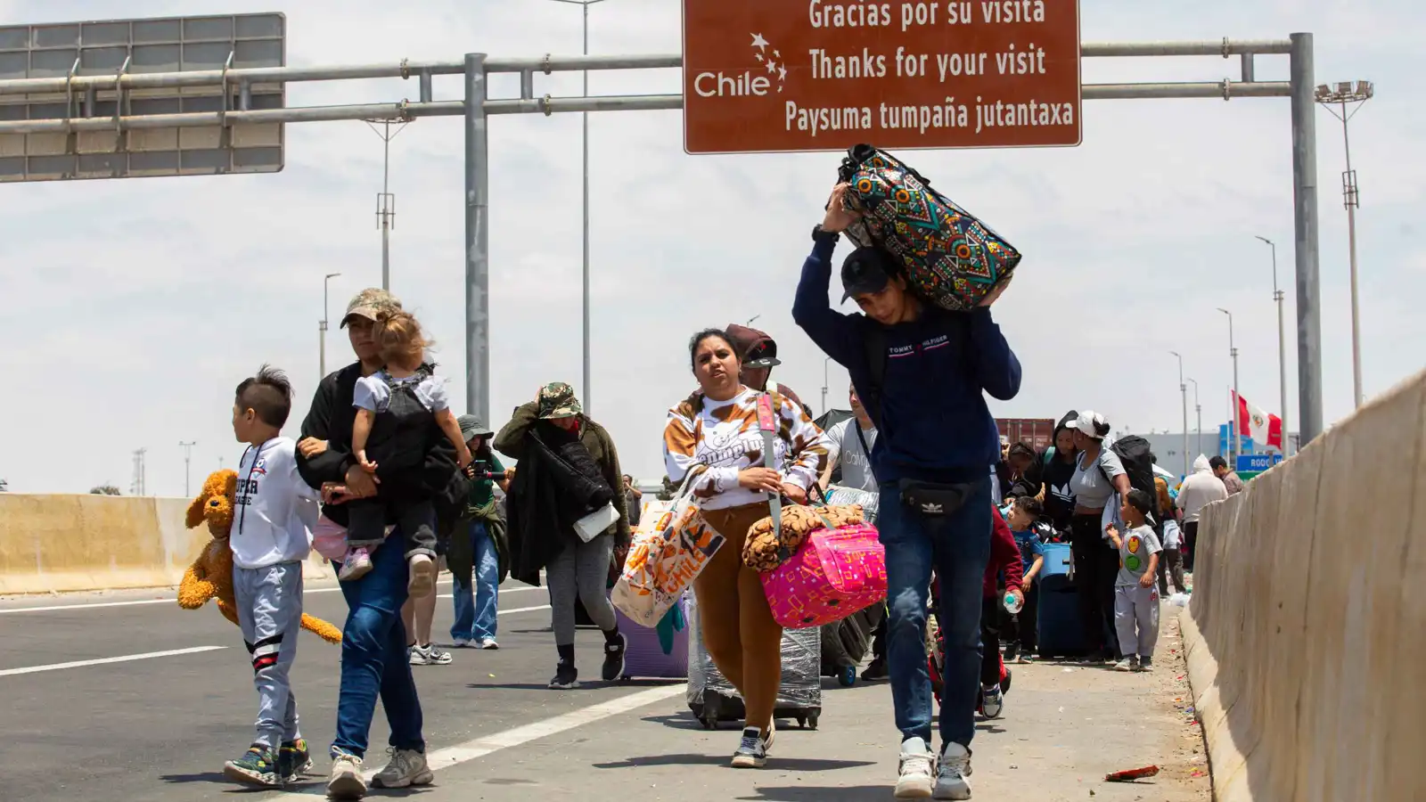 رئيس بيرو: سنعلن حالة الطوارئ على الحدود لمنع دخول المهاجرين