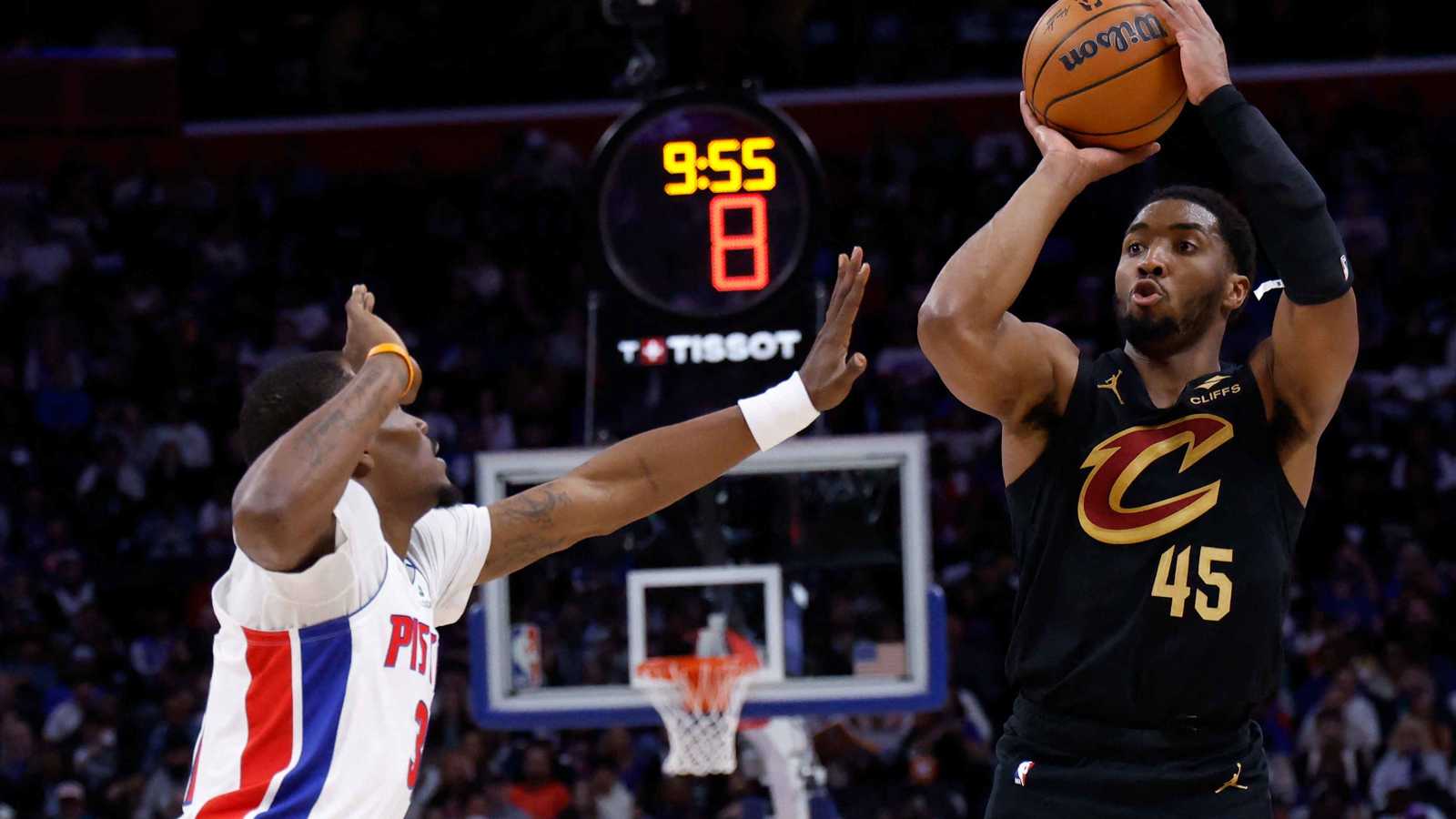 NBA.. ميتشل يسجل 39 نقطة ليقود كليفلاند كافاليرز للتعادل مع ديترويت بيستونز 