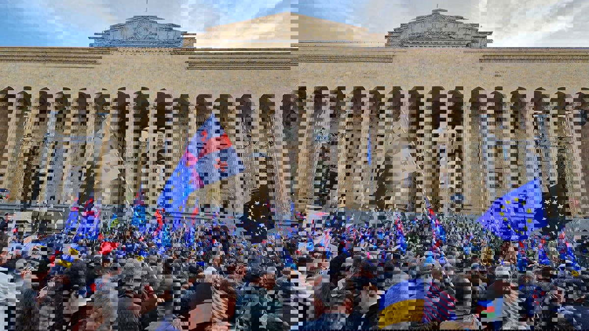 الآلاف يتظاهرون أمام البرلمان الجورجي ضدّ الحكومة