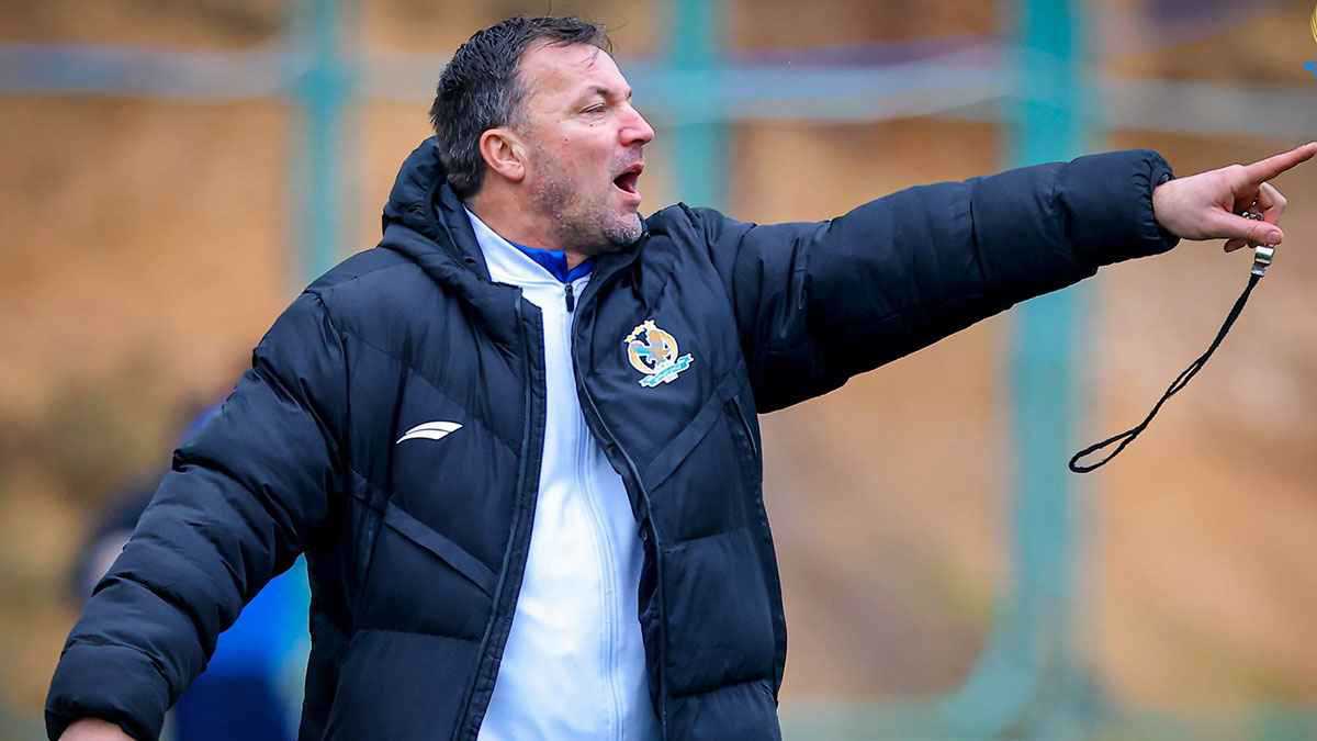 الفيصلي الأردني يعلن إقالة جهازه الفني بقيادة دينيس كوريتش 