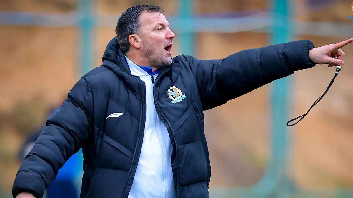 الفيصلي الأردني يعلن إقالة جهازه الفني بقيادة دينيس كوريتش