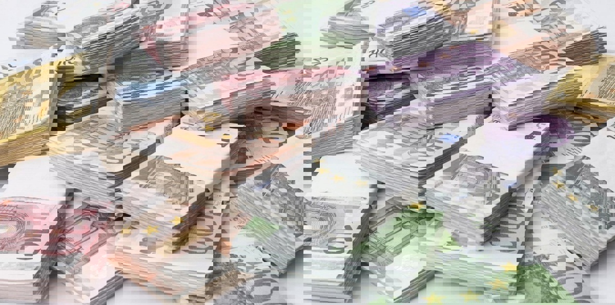 اليورو يصعد لأعلى مستوياته منذ ديسمبر 2014