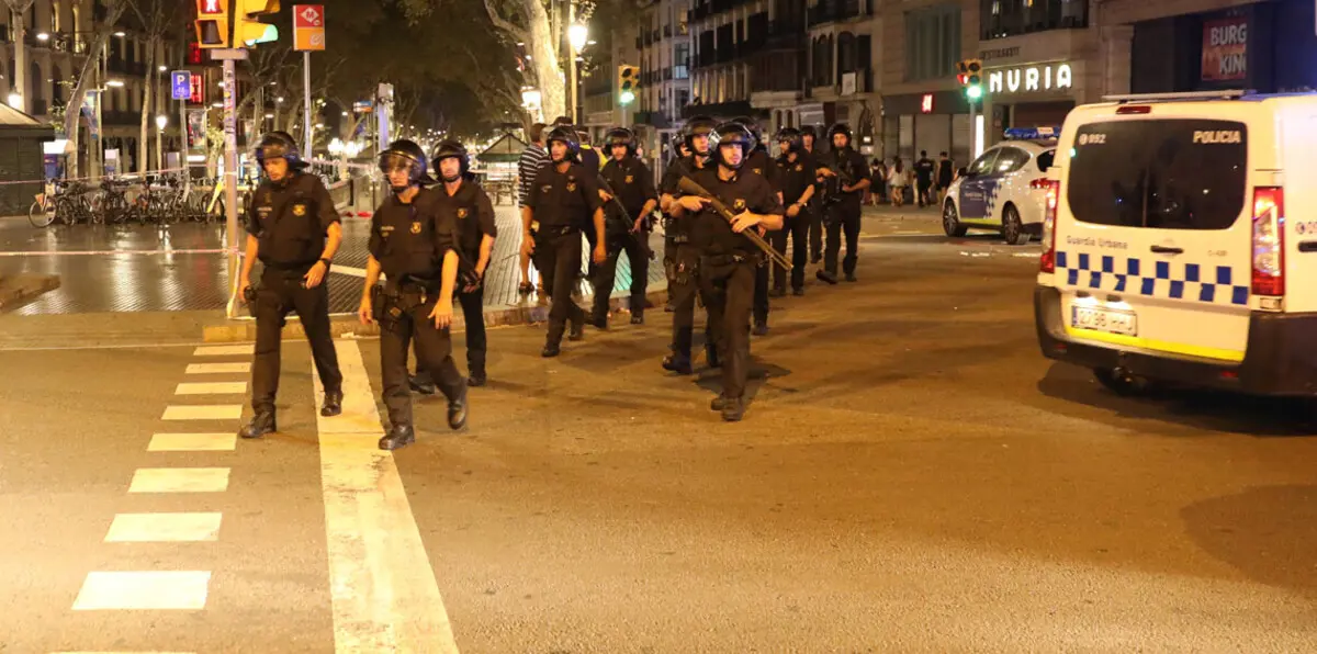 اعتقال شخص ثالث على صلة بهجمات برشلونة.. والمهاجمون ارتدوا أحزمة ناسفة زائفة