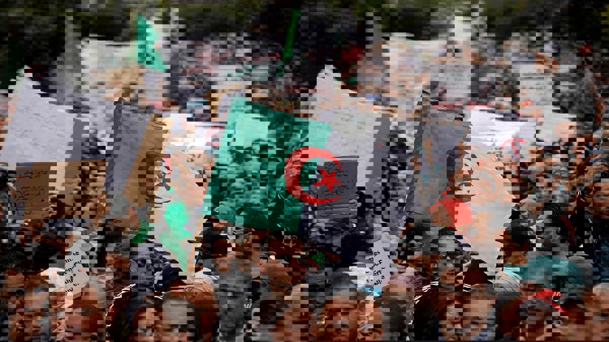 الاحتقان يسود الاحتجاجات في الجزائر ومصير الانتخابات على المحك