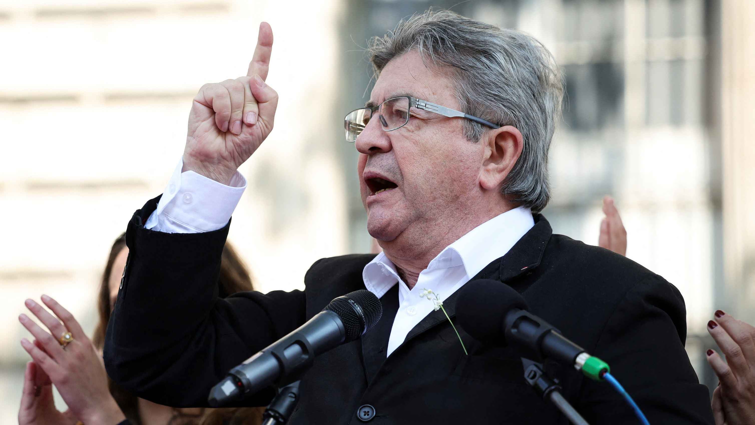 بعد تحقيقه المفاجأة.. اليسار الفرنسي يطالب برئاسة الحكومة