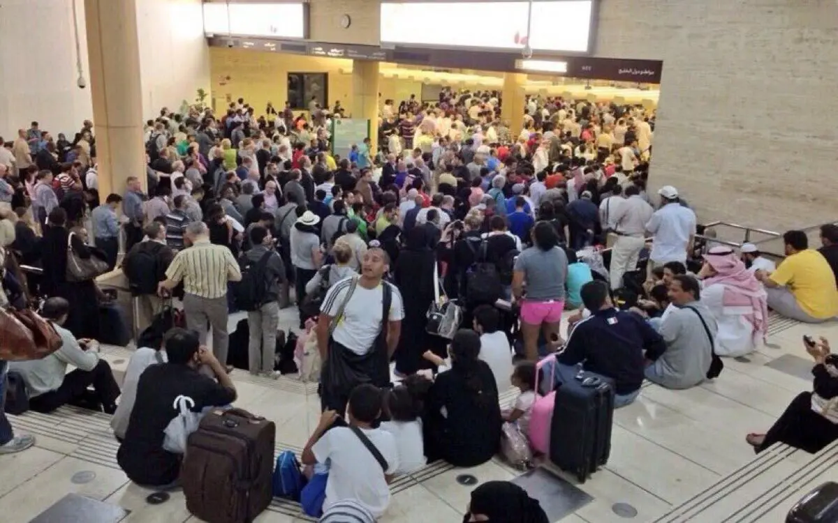 "أبشر" يمتنع عن تحصيل الرسوم الجديدة للمرافقين ويضيع رحلة دولية على وافدين بالسعودية