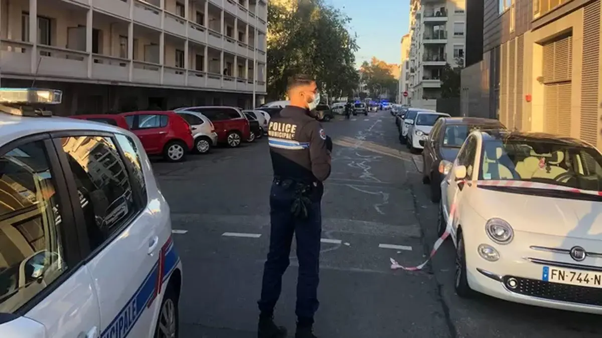 إصابة كاهن بإطلاق نار في فرنسا وفرار المهاجم