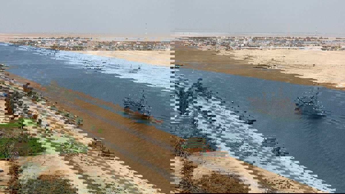 قناة السويس تسجل رقمًا قياسيًا في عبور السفن