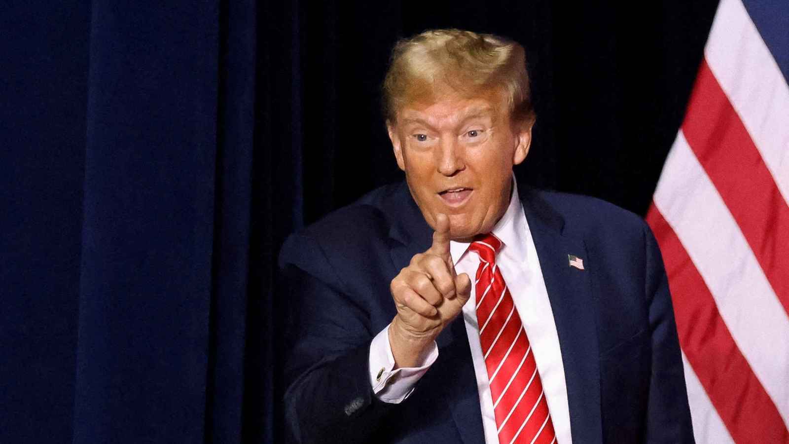 ترامب يهاجم المكسيك ويهدد غرينلاند بـ"القوة العسكرية"