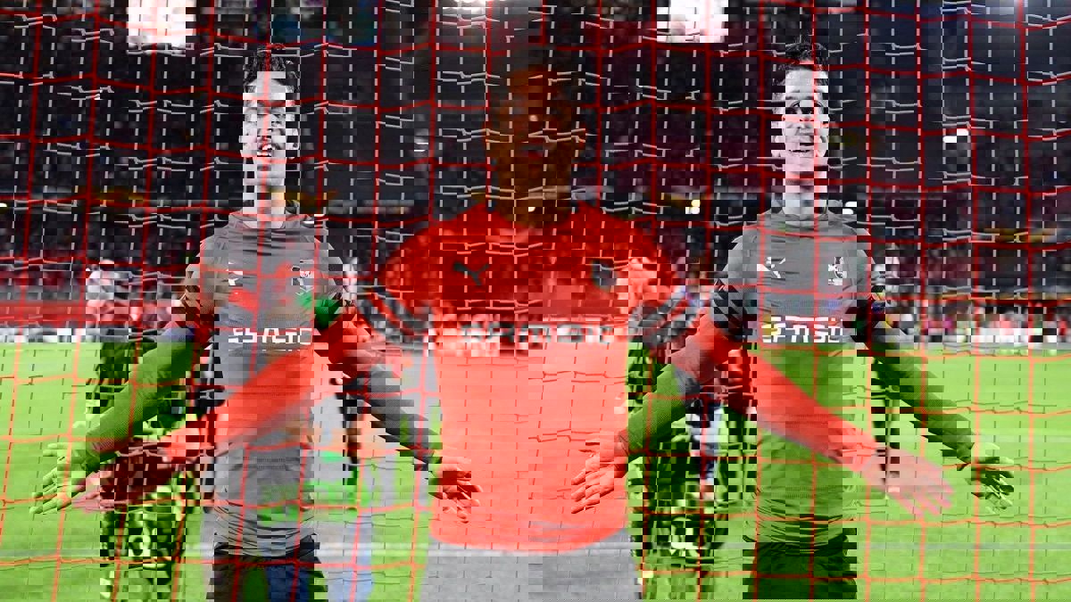 صحيفة: تعثر مفاوضات الهلال السعودي والجزيرة الإماراتي مع حاتم بن عرفة