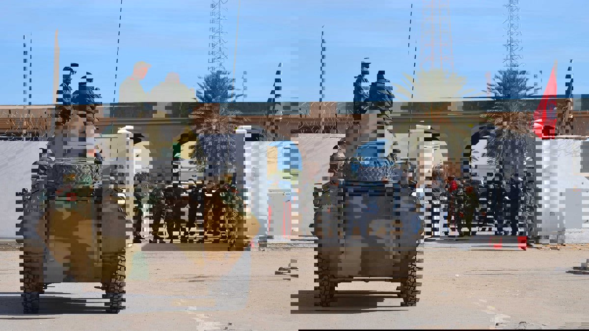 هل تلقي الحرب في ليبيا بظلالها على تونس؟ (فيديو إرم)