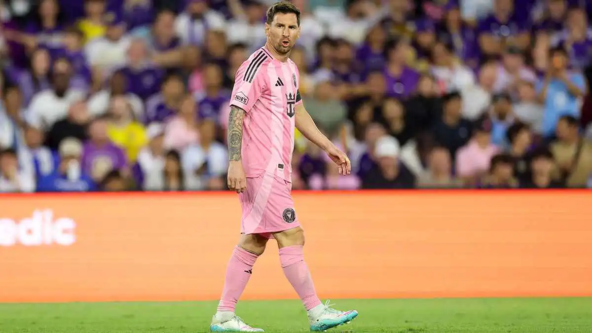 قيمة القصر تضاعفت.. ميسي يمنح جاره ملايين الدولارات