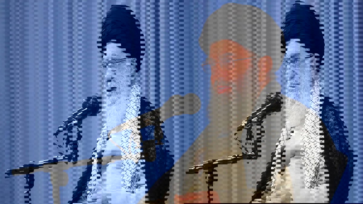 خامنئي يعلق للمرة الأولى على موت الفتاة مهسا أميني: أحرق قلوبنا