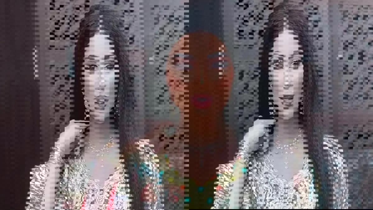 بعد دخولها السجن.. هل يتم تجريد الفنانة دنيا بطمة من أوسمتها؟