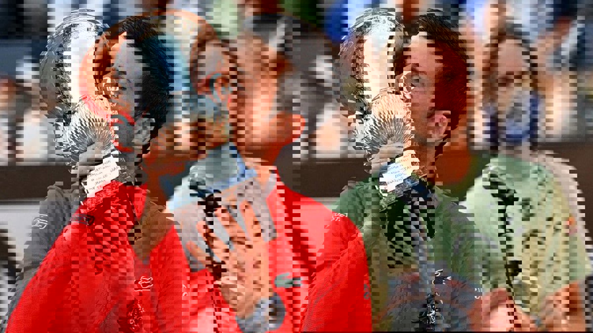 ديوكوفيتش يتوج بأول لقب منذ أكثر من 6 أشهر بفوزه ببطولة إيطاليا المفتوحة