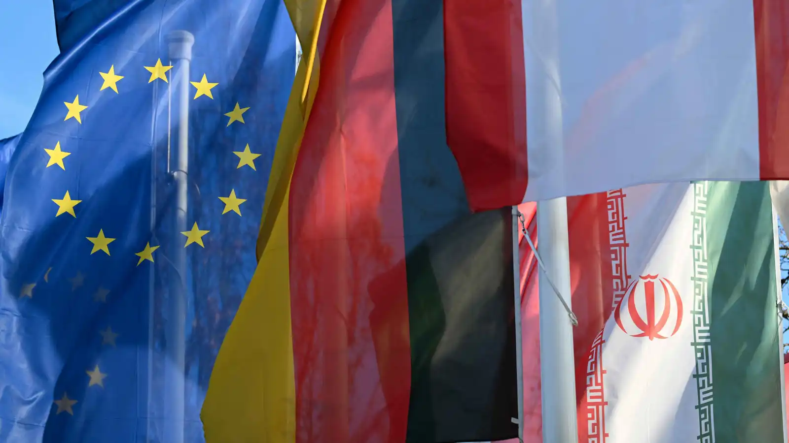 بعد استهداف قواعدها.. هل تنضم أوروبا للحشد العسكري ضد إيران؟