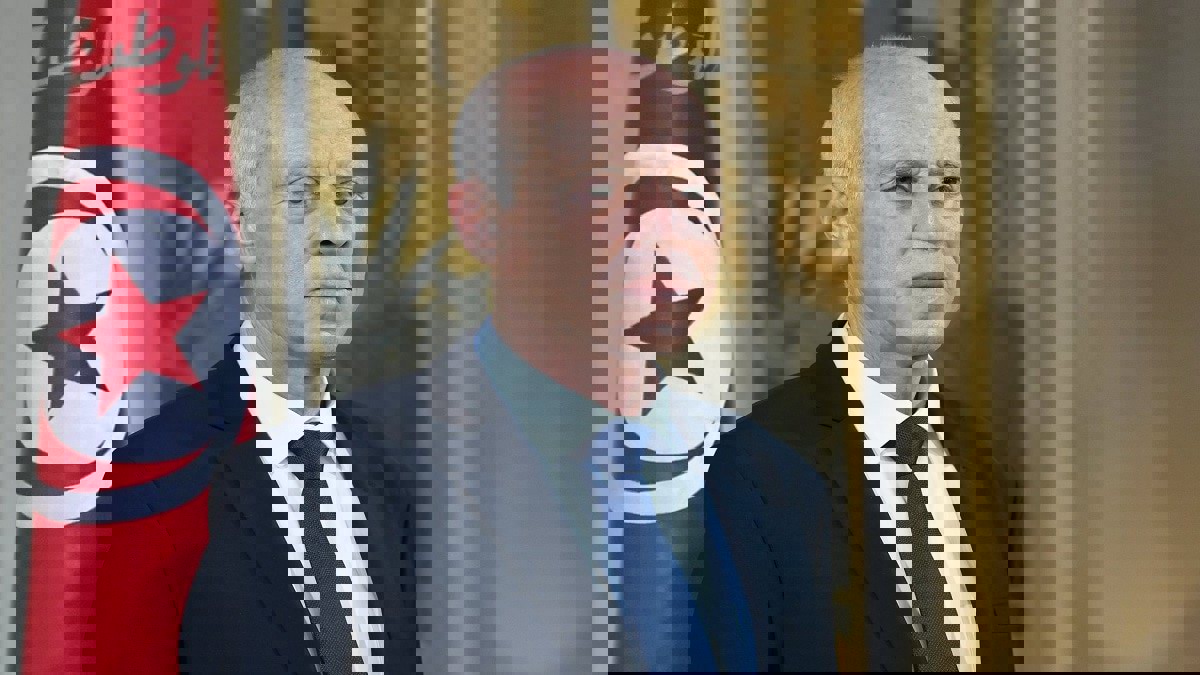 الرئاسة التونسية تطلق مسار الحوار الوطني و"النهضة" تتمسك بحكومة سياسية