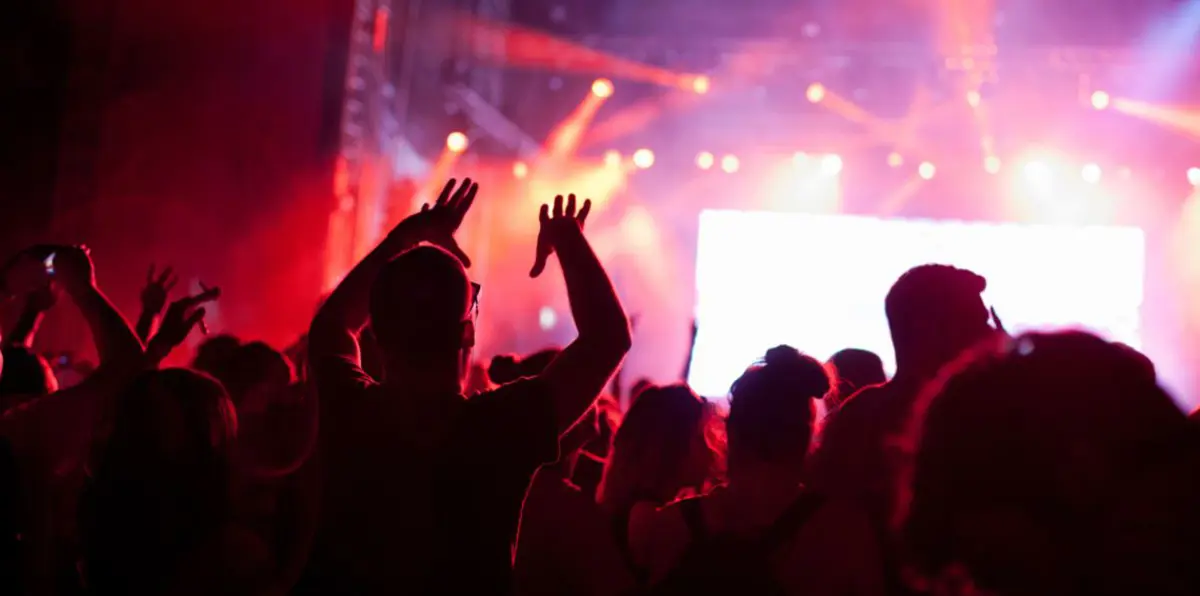 الحكومة الجزائرية تتمسك بإقامة الحفلات الغنائية رغم حملات المقاطعة