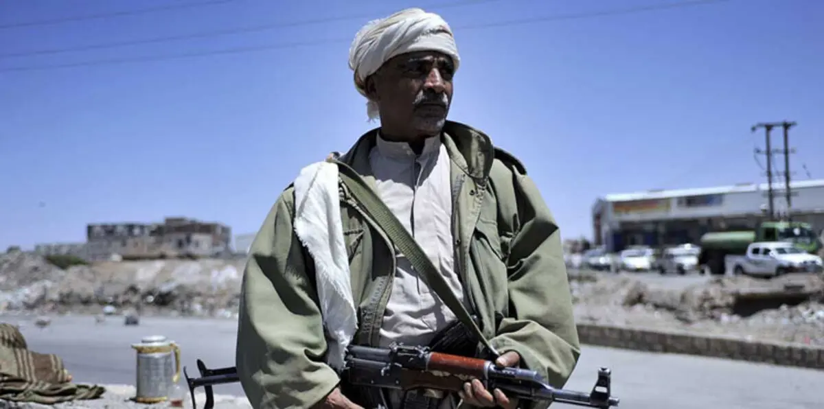 المقاومة الشعبية تقتل 9 حوثيين بكمينين وسط اليمن