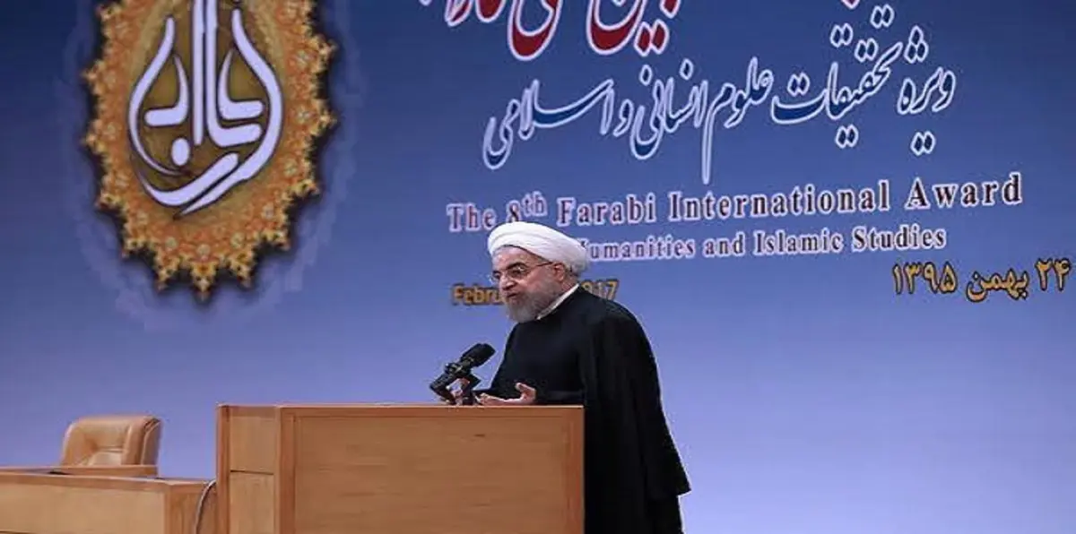 روحاني يطالب بإعادة النظر في الثورة الإيرانية