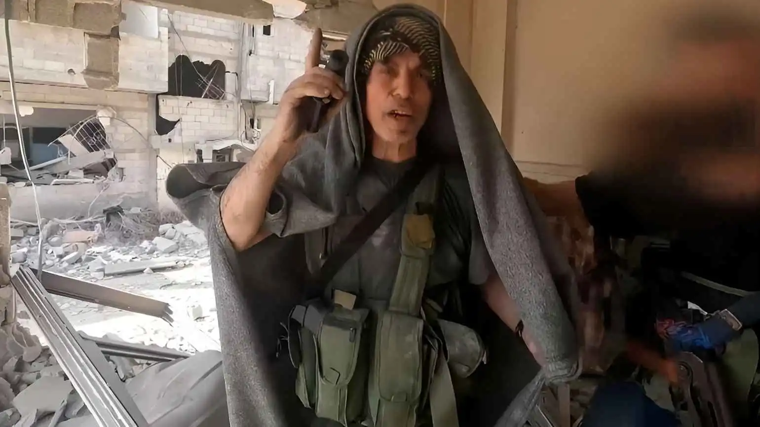 إسرائيل تكشف لقطات جديدة للحظة العثور على جثة السنوار (فيديو إرم)