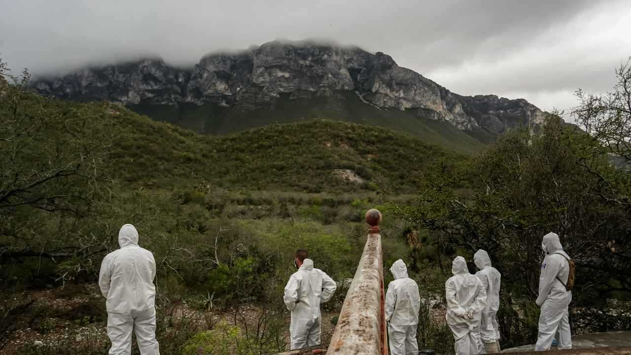 العثور على 32 جثة بمقابر سرية في المكسيك (صور)