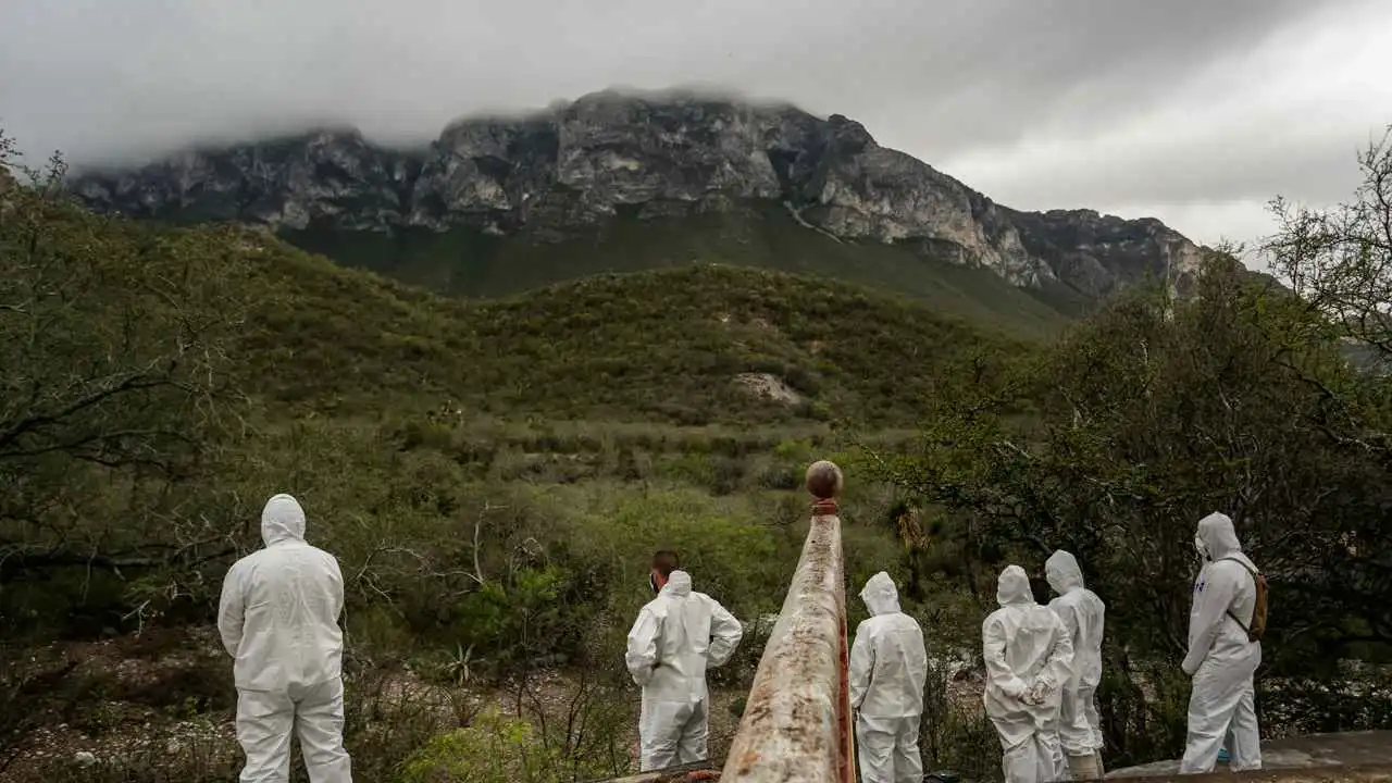 العثور على 32 جثة بمقابر سرية في المكسيك (صور)