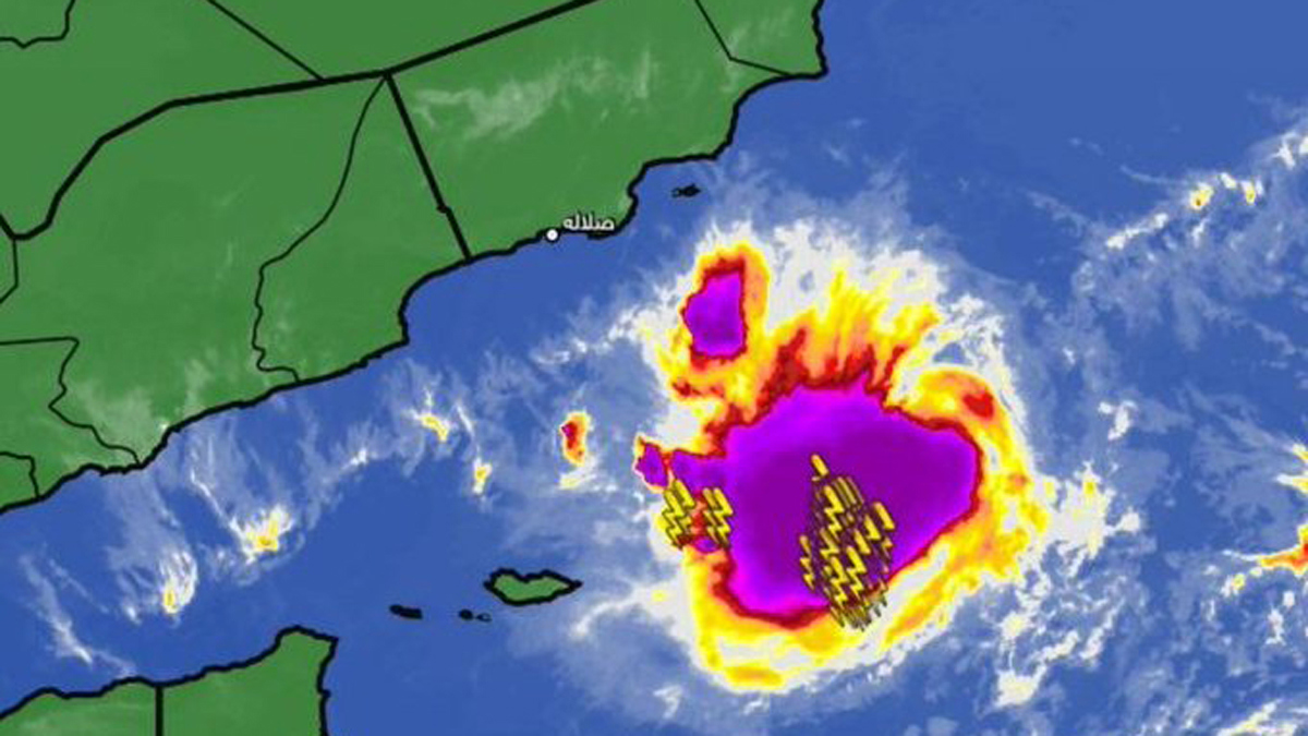آخر تطورات حالة كيار المدارية والعاصفة مها وتأثيراتهما على سلطنة عمان وسقطرى