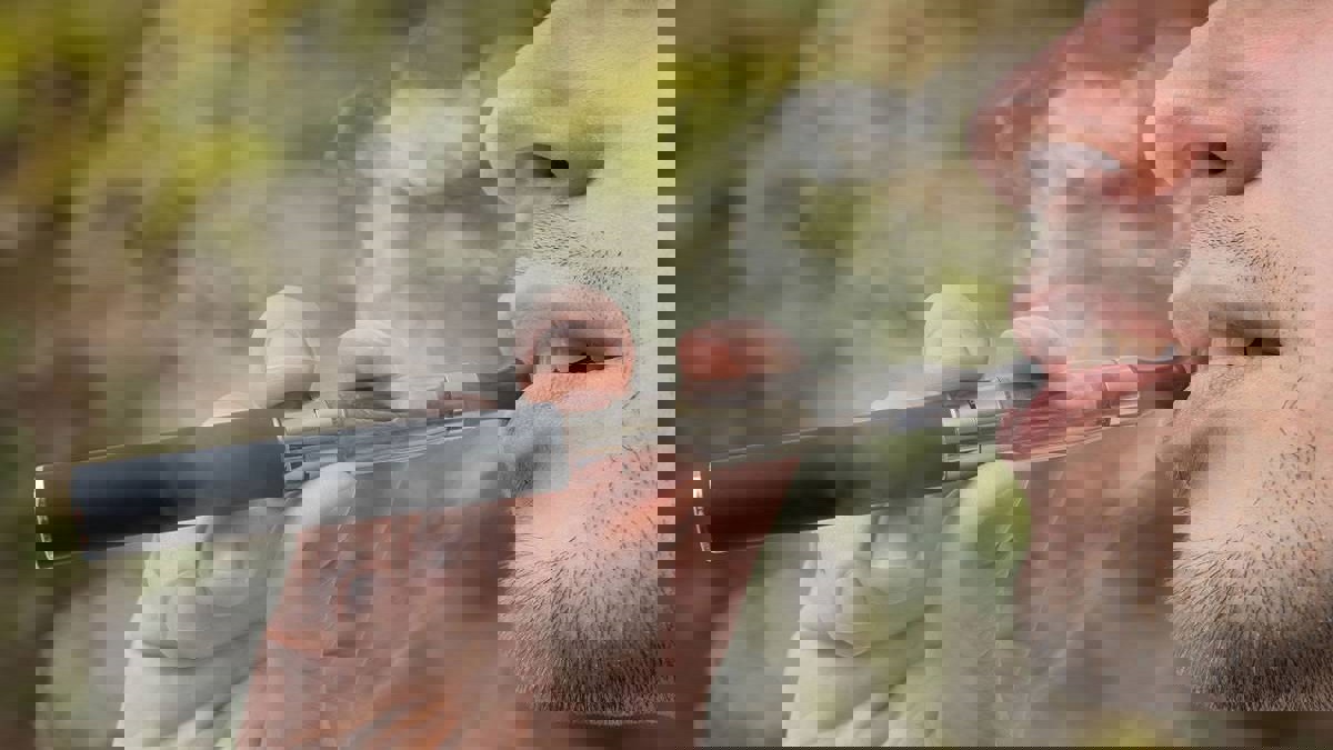 بعد وفاة 42 شخصًا.. أبل تحظر التطبيقات التي تروج للسجائر الإلكترونية‎‎