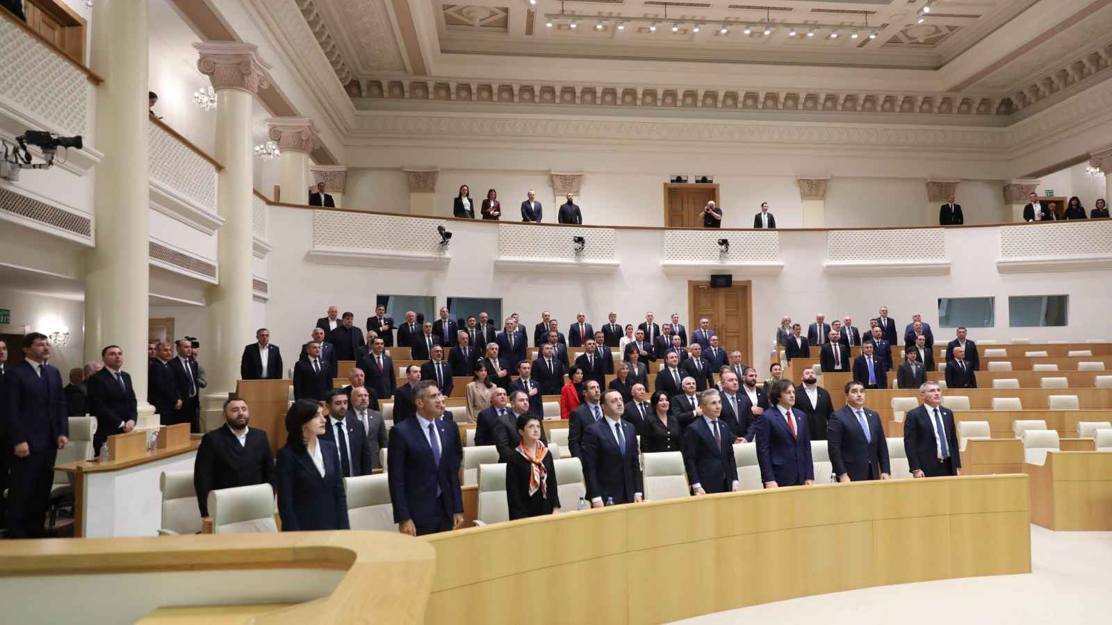 وسط احتجاجات المعارضة.. البرلمان الجورجي يعقد أولى جلساته