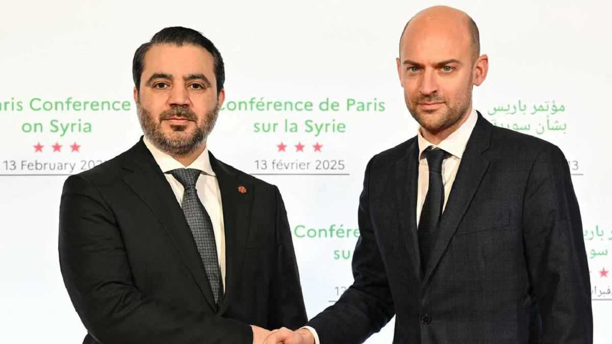 دمشق وواشنطن وباريس تتفق على التعاون لدعم المرحلة الانتقالية في سوريا