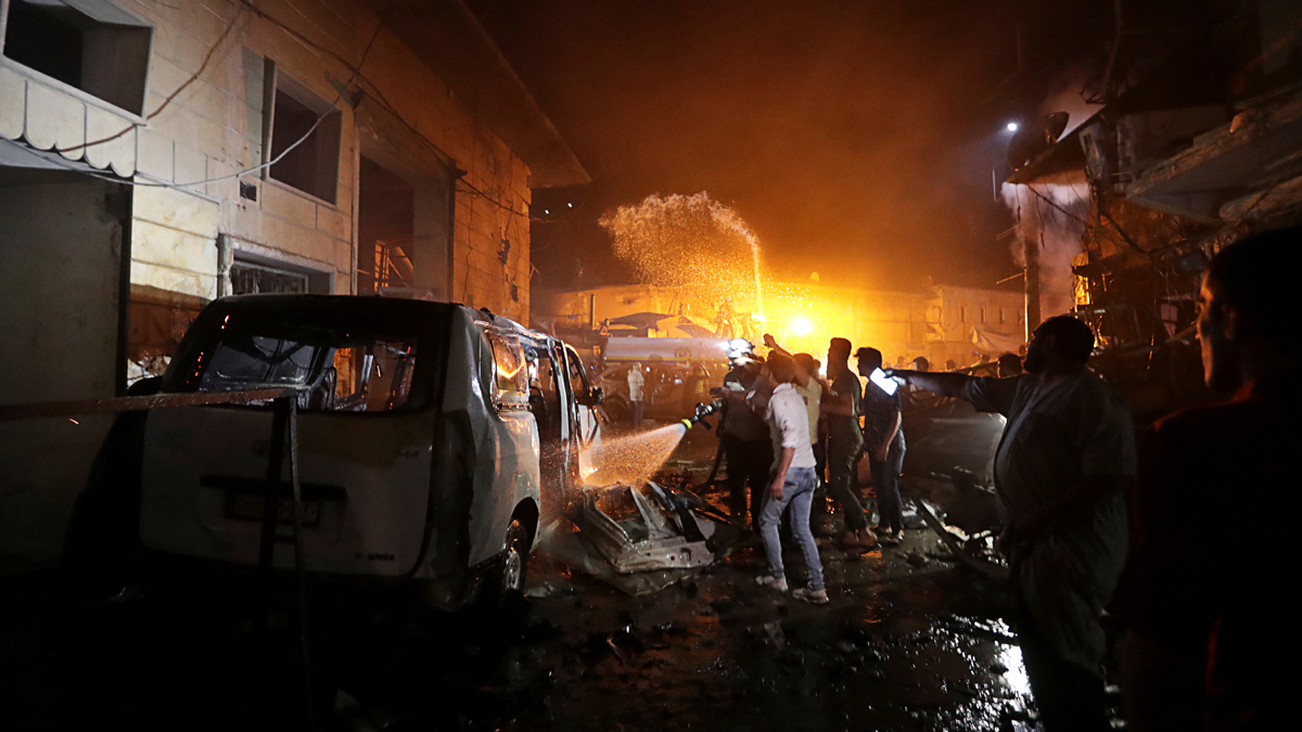 مقتل 25 مدنيًا بشمال غرب سوريا في قصف لقوات النظام وروسيا