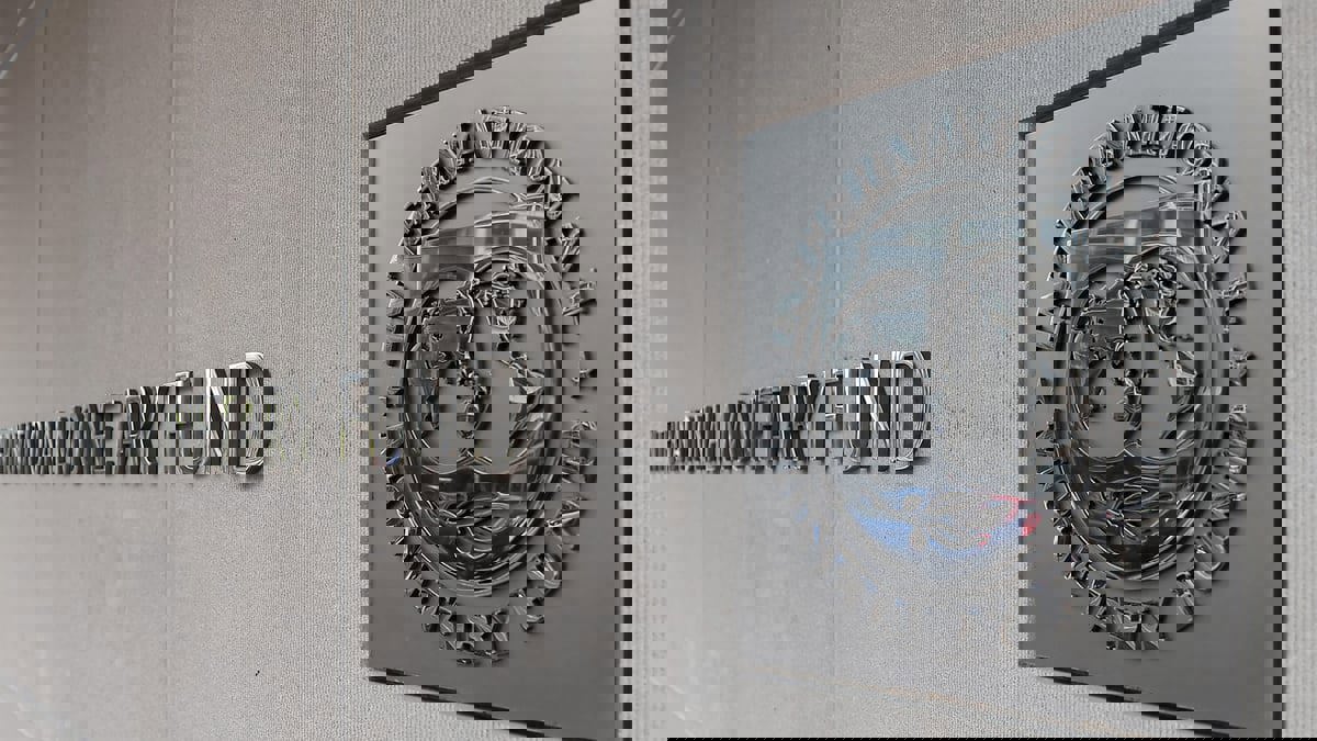 خبراء: الاتفاق مع صندوق النقد ينعش الآمال بإنقاذ الاقتصاد التونسي "المنهار"