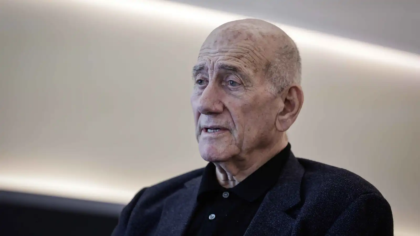 أولمرت: الطريقة الوحيدة لتحرير الرهائن هي وقف حرب غزة