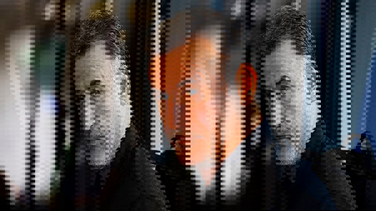 غالتييه مازحا: لماذا نسافر بالقطارات لخوض المباريات؟ دعونا نجرب يخت الرمال