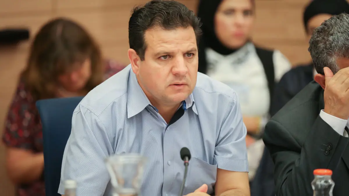 صحيفة: أحد أحزاب القائمة العربية المشتركة يفكر بالانفصال بسبب أيمن عودة